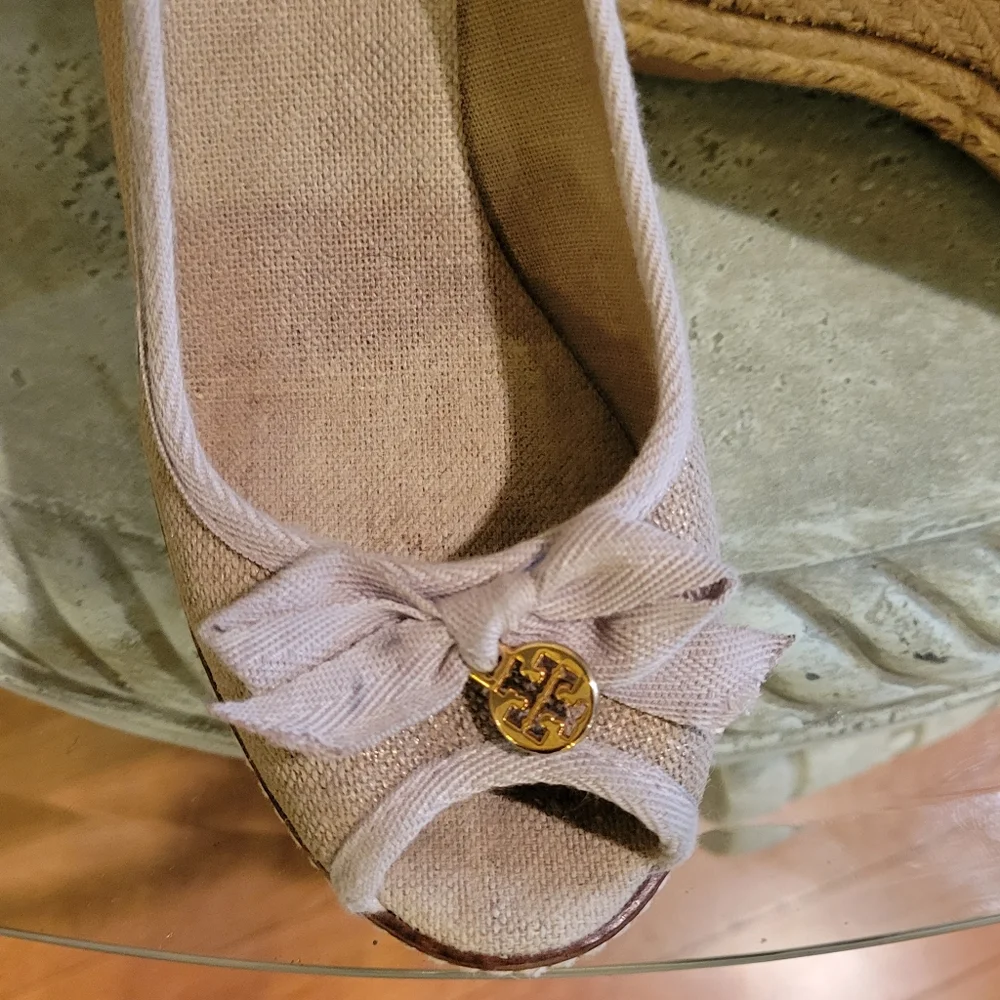 Tory Burch Gold Metalic Canvas Jakie Peep Toe Espidrilles in 8.5. #120